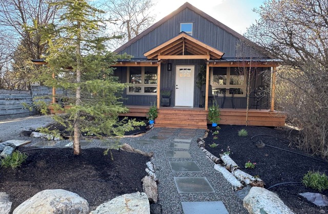 Charming 3-bedroom house, newly remodeled, 20 miles from Glacier National Park