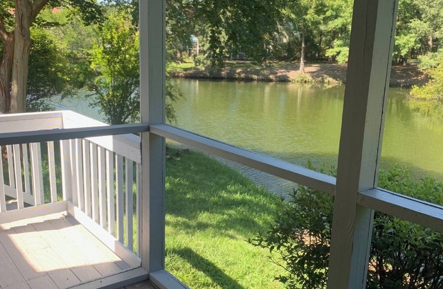 Charming 3-bedroom house with a gorgeous pond view in Mt Plesant