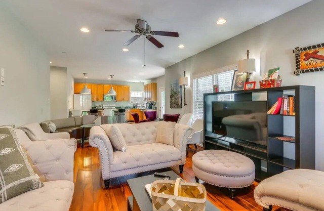 Charming 3-bedroom house in enchanting Point of Rocks with WiFi, 3 car garage