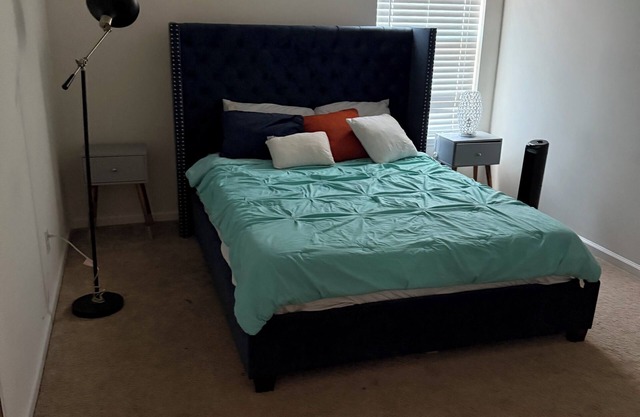 Charming 3-bedroom house with community pool and AC in Moncks Corner