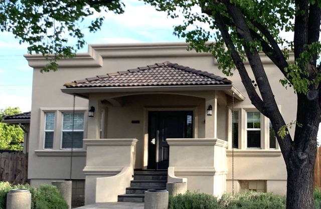 Charming 3 bedroom 2 bath Home located in the heart of Downtown Lodi