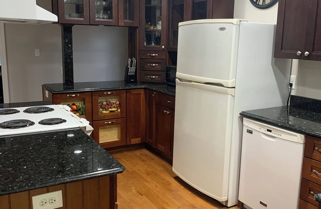 Charming 3 bedroom, 2 bath farmhouse just outside of Owensboro, KY