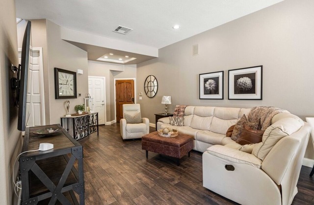 Charming 3-bedroom furnished, home with WiFi, AC in Spanish Hills Camarillo