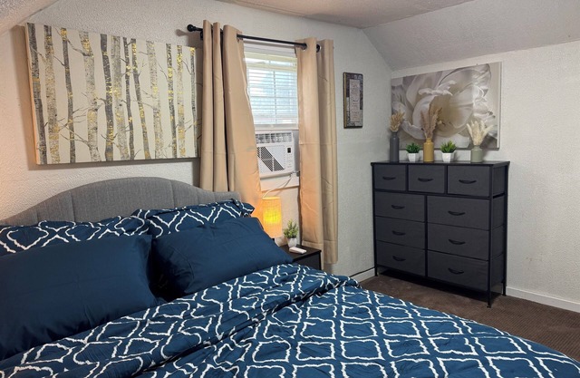 Charming 3-bedroom house plus bonus office/room in delightful Clarksburg with AC