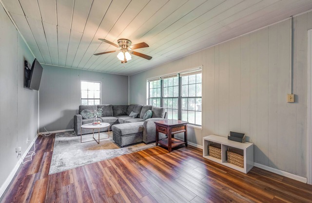 Charming 3-Bedroom Home, 9 min to FSU