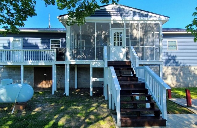 Charming 3-bedroom house with quick access to the beach WiFi, AC in Beaufort, NC