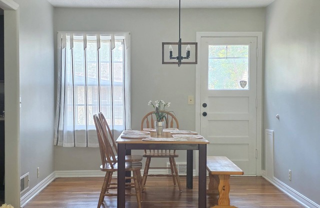 Charming 3-bedroom house in lovely Wichita with AC