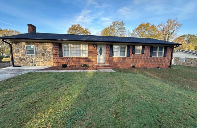 Charming 3-bedroom house in Athens with WiFi and AC