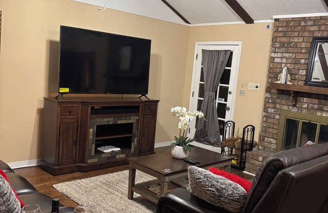 Charming 3-bedroom house with AC, WiFi Mobile