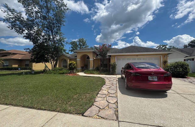 Charming 3-bedroom house with High Speed Wifi Centrally Located