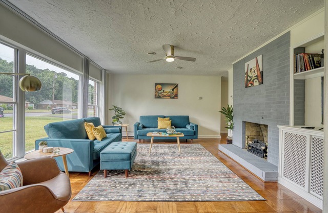 Charming 3-bedroom Midcentury modern home, retro vibe and stylish furnishings.