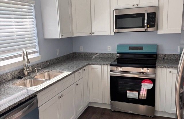 Charming 3-bedroom new building along Parris Island gateway in Beaufort.