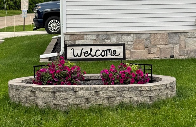 Charming 3-bedroom River/Lake Accessible House across from Clemins River Resort