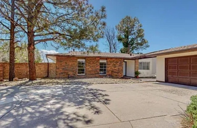 Charming 3-bedroom house with WiFi and AC in amazing Albuquerque