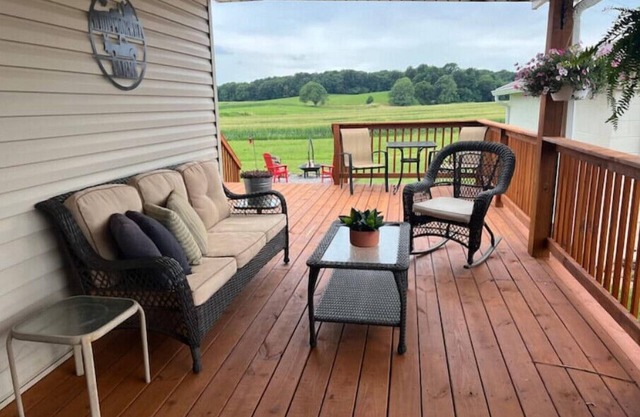 Charming 3-bedroom house 2 minutes from the Marh Park Arboretum in Madisonville