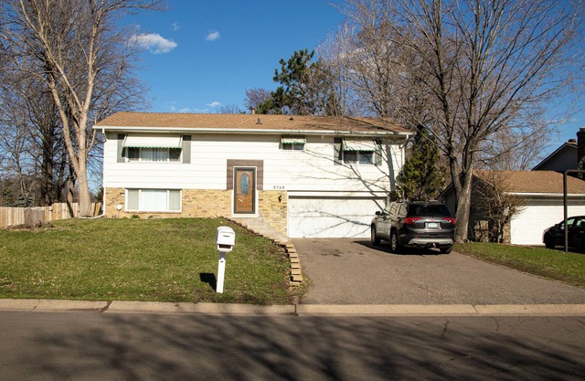 Charming 3-bedroom house in amazing Minneapolis with AC, WiFi