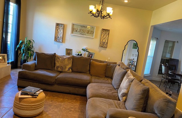 Charming 3-bedroom house with WiFi, AC in delightful New Orleans, pool, safe