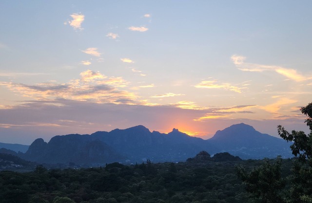 Charming 3-bedroom Villa in Tepoztlán with WiFi - Casa Aluna - Oasis in Mountain