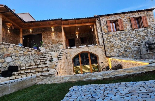 Charming 3-bedroom villa with AC, WiFi, in serene Dhërmi