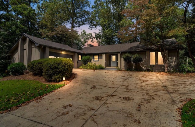 Charming 3 Beds/2 Baths/Near LakeLanier 4 FUNtimes