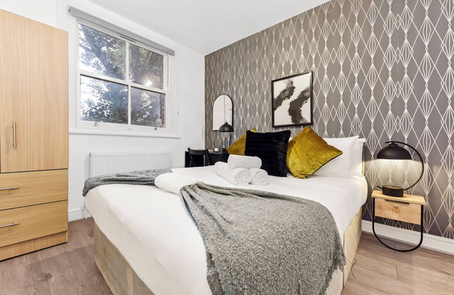 Charming 3-BR Flat with Ensuite Master and Balcony