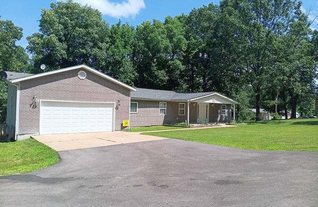 Charming 3bd/2ba house in Waynesville with WiFi & AC, near FLW, Full Kitchen.