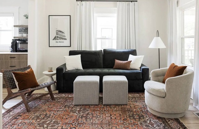 Charming 3BR Cottage Near Downtown & Drake