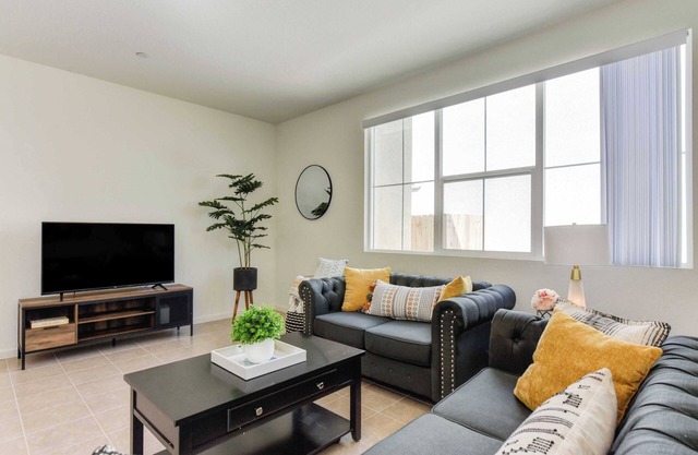 Charming 3BR Escape｜Sunlit Patio｜Pet-Friendly｜Flexible Leasing Available #41384