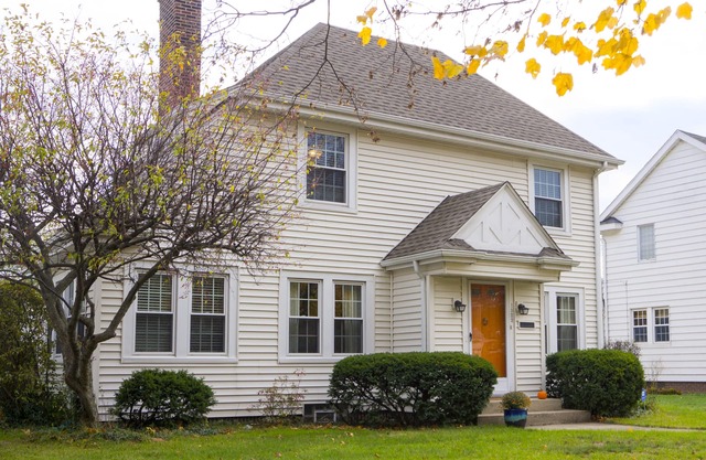 Charming 3br home with hot tub - 2 miles from Notre Dame's campus!