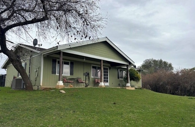 Charming 4 BD farmhouse with AC and WiFi in fabulous Newcastle on the Wine Trail