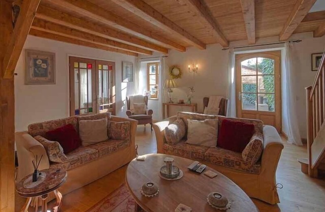 Charming 4-bed 3 bath, farmhouse/barn conversion