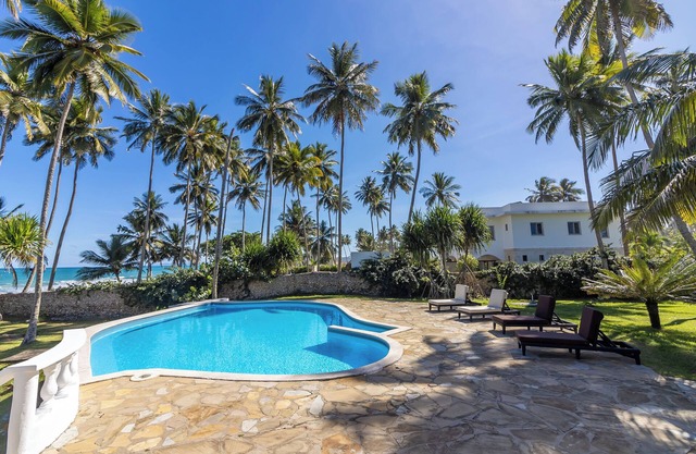 Charming 4-bedroom villa with WiFi and AC in amazing Gaspar Hernández