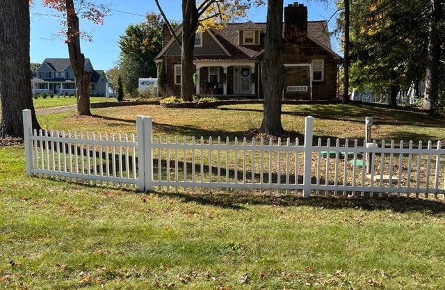 Charming 4-bedroom cottage with AC, Wi-Fi, and fire circle in quaint North Lima.