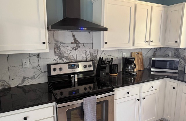 Charming 4-bedroom house with AC and fitness room in lovely Louisville