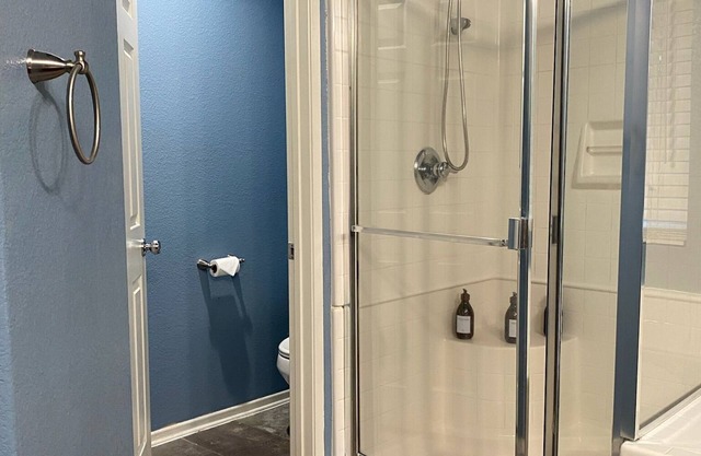 Charming 4-bedroom house with WiFi, AC in delightful Lancaster