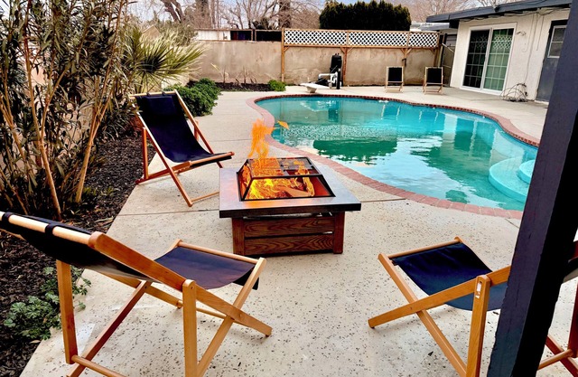 Charming 4-bedroom house with WiFi and AC in fabulous Lancaster