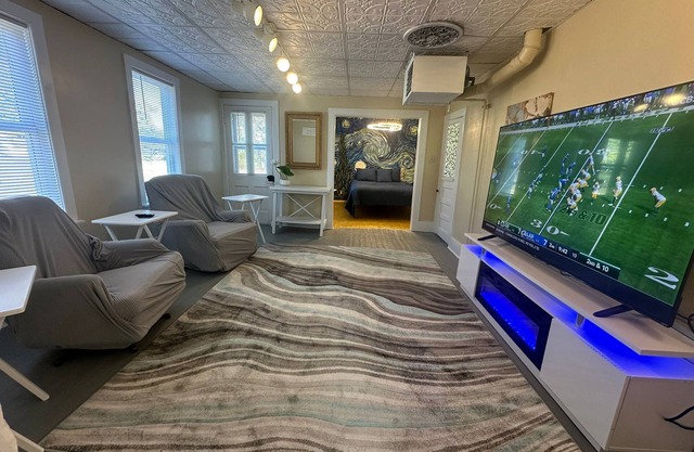 Charming 4-bedroom house with WiFi and Cable awaits you in Warrens!