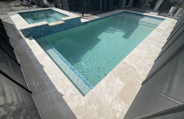 Charming 4 Bedroom Pool House - Miami Design District - 10 mins to Miami Beach.