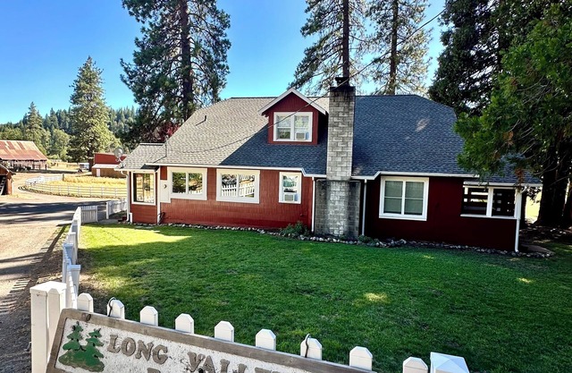 Charming 4-bedroom ranch house with WiFi, AC in Cromberg Sleeps 10