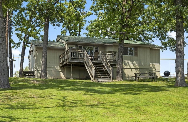 Charming 4-bedroom Lake House in a Resort Setting on Table Rock Lake MO