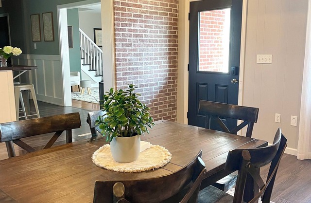 Charming 4-bedroom cottage with peaceful country view in Chambersburg.