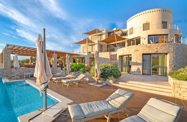 Charming 4-bedroom villa with infinity pool, with best view of fabulous Poros