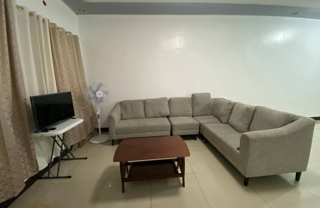 Charming 4bedroom apartment with AC, WiFi in terrific Quezon City