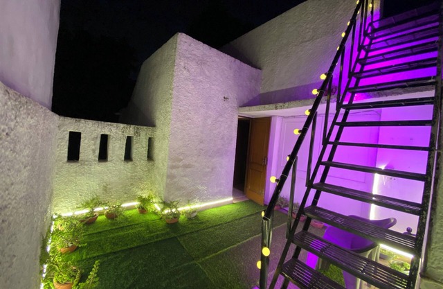 Charming 4BHK Duplex in South Delhi. Pet-friendly. Rustic charm, modern comfort.