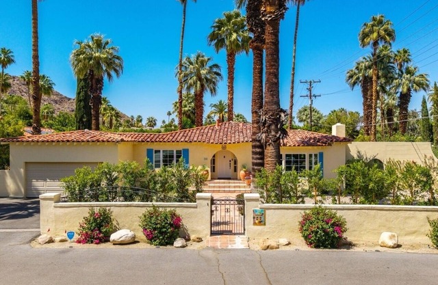 Charming 4BR, 4BA, home in the Mesa. Lovely indoor and outdoor spaces!