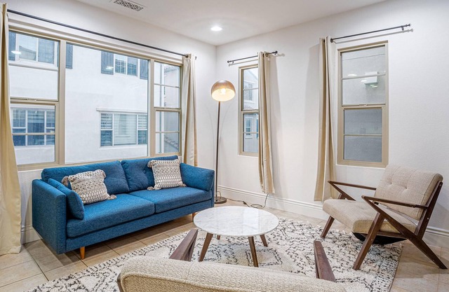 Charming 4BR House in Milpitas w/Parking