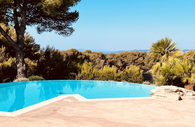Charming 63m2 apartment: swimming pool, lake and sea
