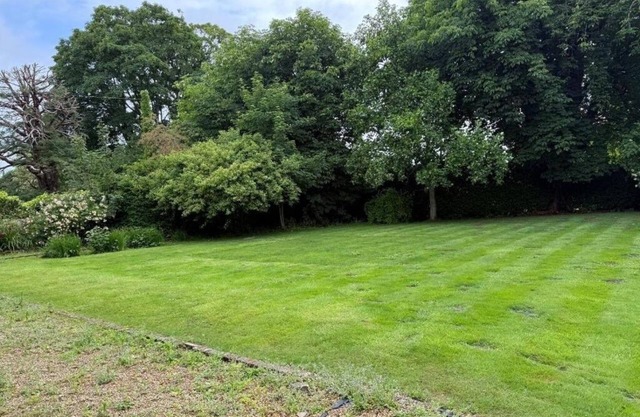 Charming 8-Bedroom Retreat in Rural Kent Village