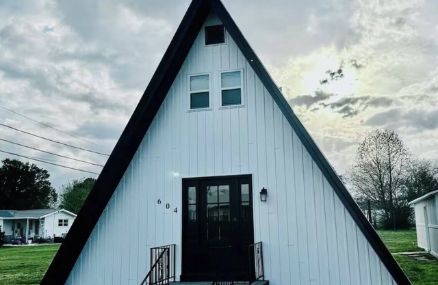 Charming A Frame house with WiFi in Union City