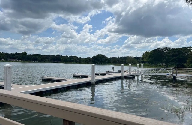 CHARMING ACRES! Cozy RV in Beautiful Howey-in-the-Hills with WiFi, AC